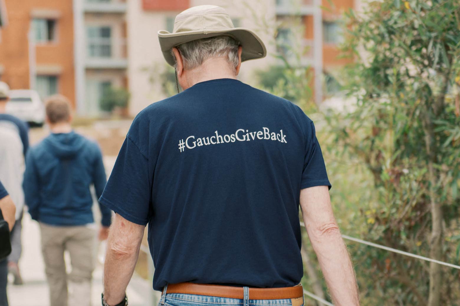 UCSB alum on Day of Service wearing a GauchosGiveBack shirt